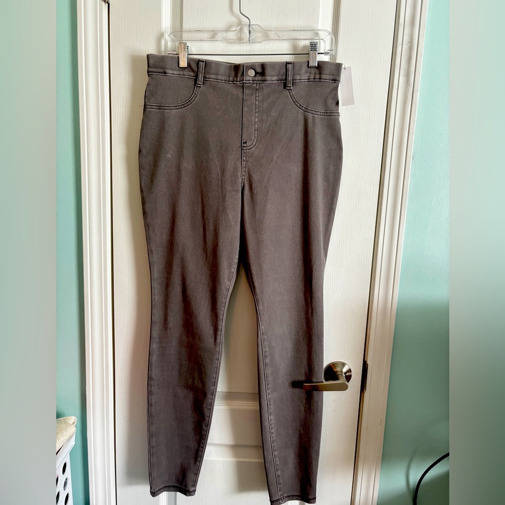 Womens Gray Jeggings NWT